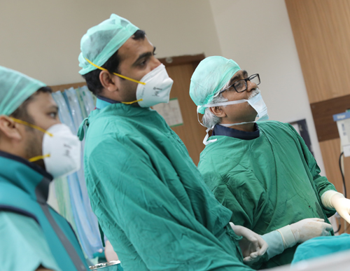 Dr. Salil Garg performing Surgury